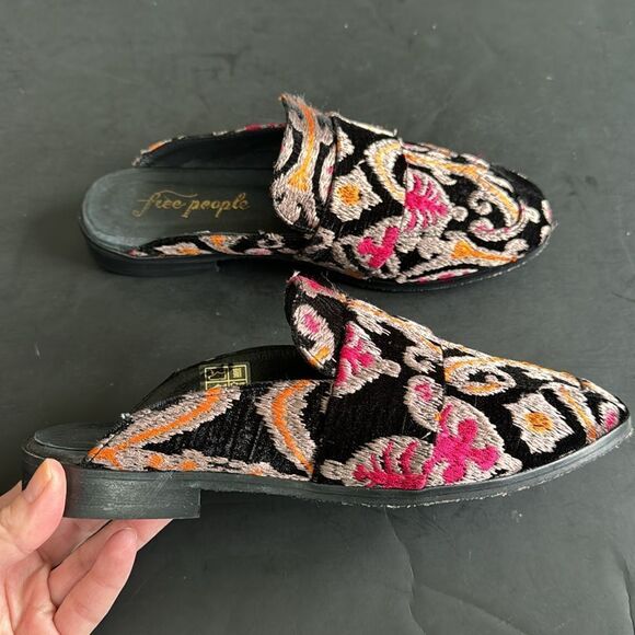 Free People Embroidered Flats - Picture 2 of 11